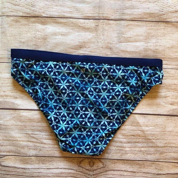 Next Bikini Bottom - Picture 2 of 6